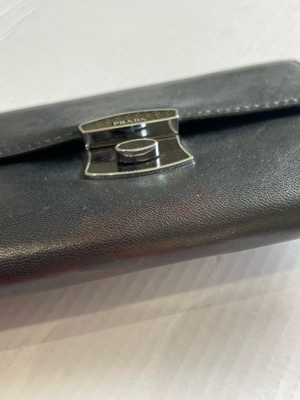 Prada 100% leather Wallet Vintage black Squeeze Lock - Picture 8 of 16